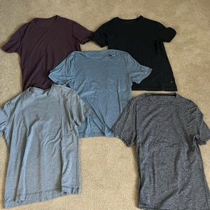 5 GUC men’s lululemon t-shirts